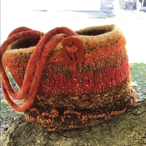 Handmade Felted wool bucket bag - Picture 2 of 3